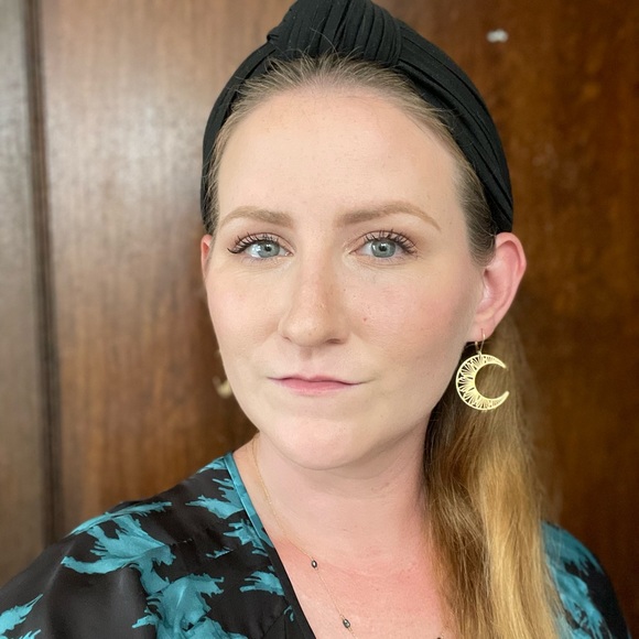 Meet your Posher, Ash - Picture 3 of 3